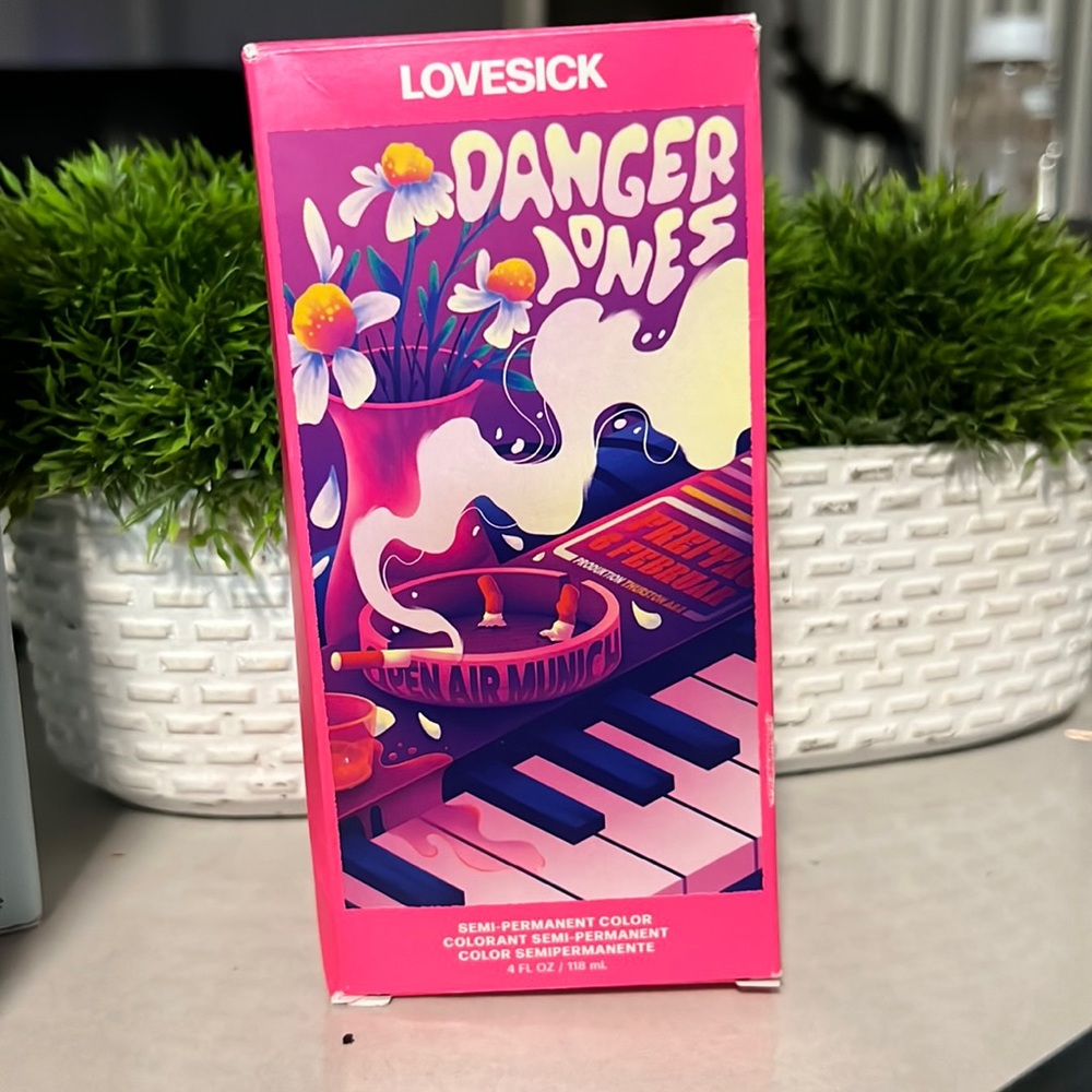 Danger jones Lovesick (shade) a Semi permanent color